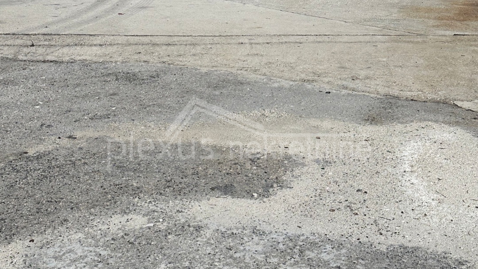 Trogir&comma; daje se u najam ogra&dstrok;eni prostor