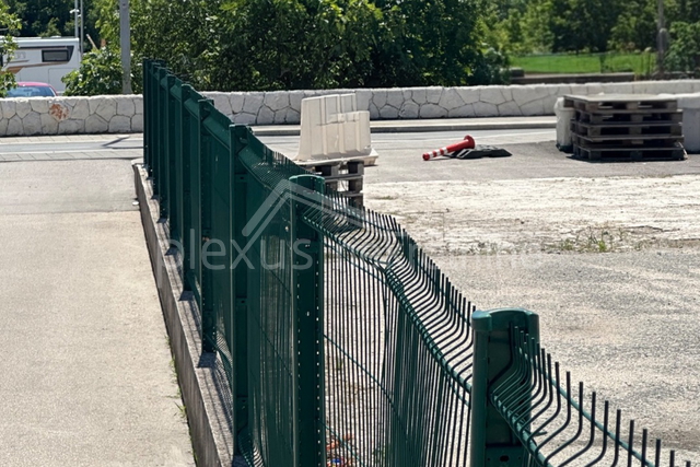 Trogir, daje se u najam ograđeni prostor