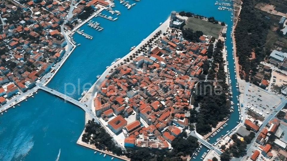Trogir&comma; prodaje se dvosobni stan