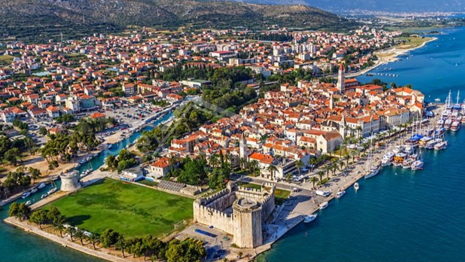 Trogir&comma; prodaje se dvosobni stan