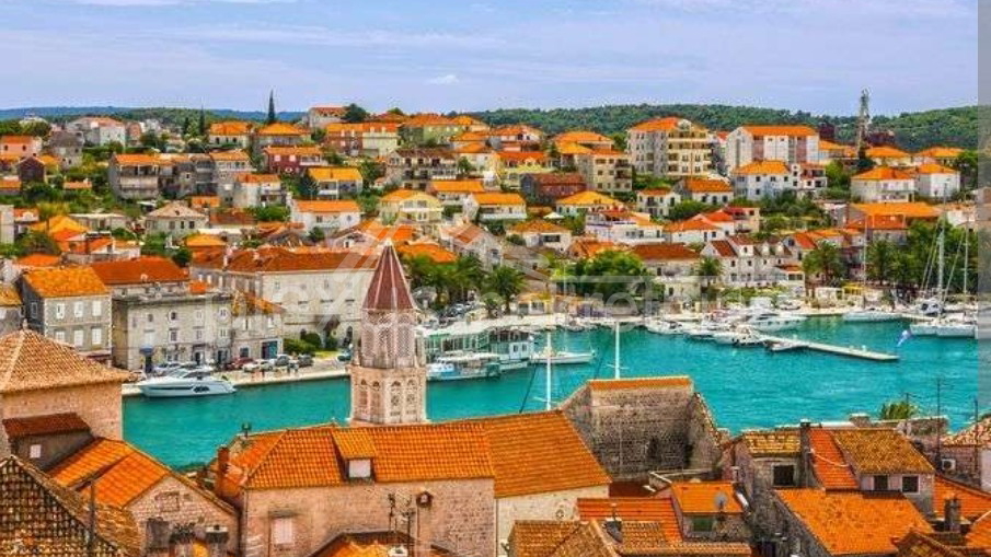 Ka&scaron;tel Gomilica&comma; penthause&comma; tri sobe