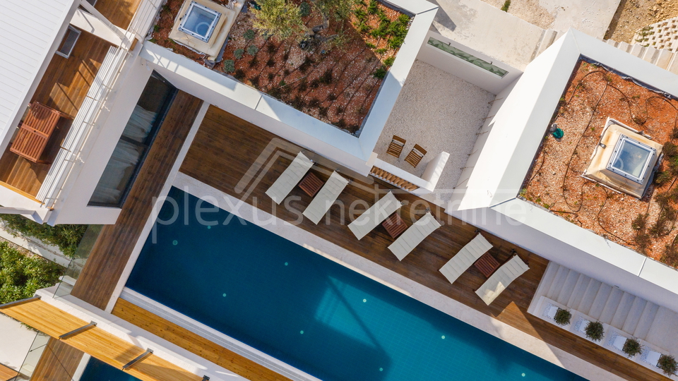Villa mit Pool - Neubau