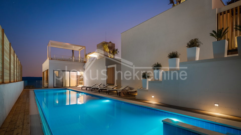 Villa with pool - new construction