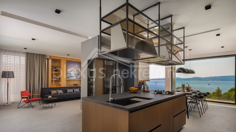 Villa with pool - new construction