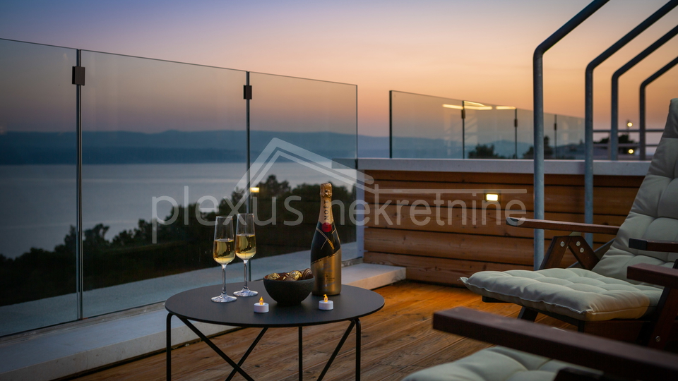 Villa with pool - new construction