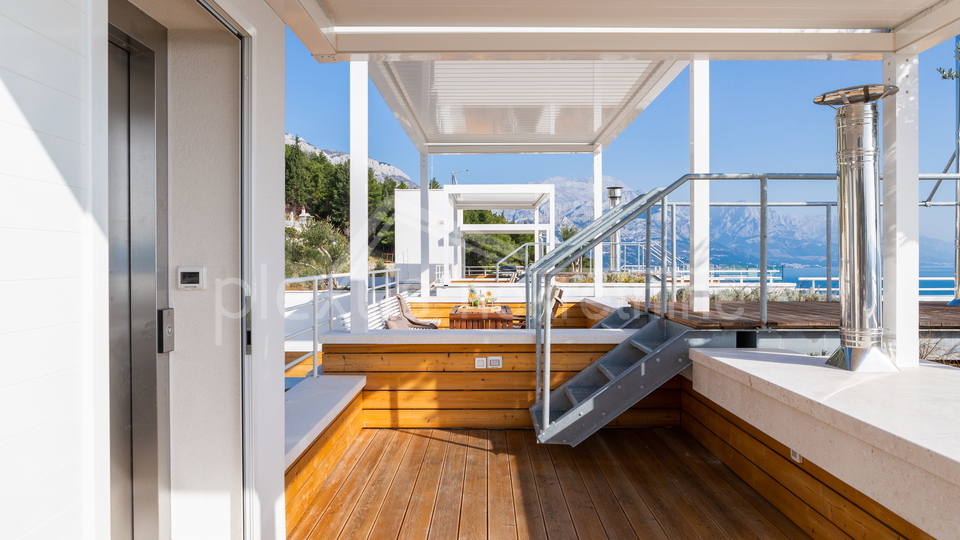 Villa with pool - new construction