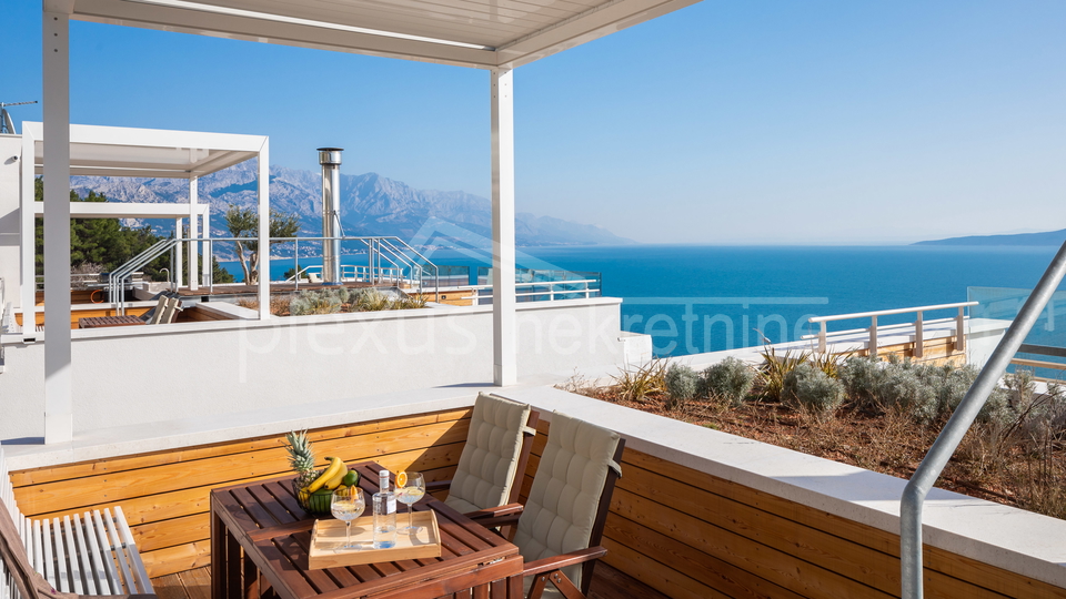 Villa with pool - new construction