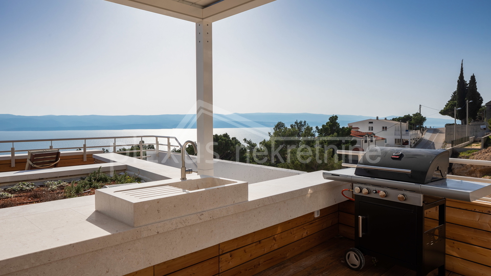 Villa with pool - new construction
