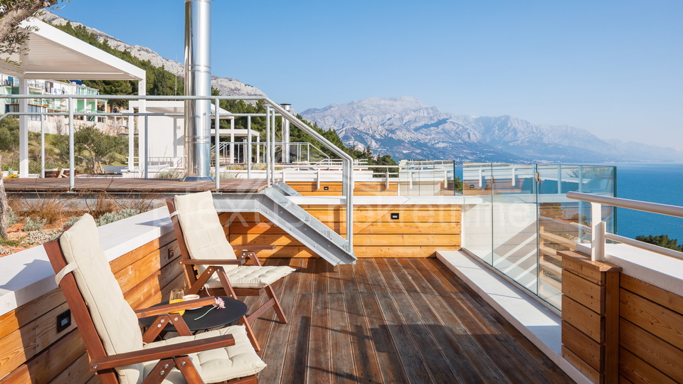 Villa with pool - new construction