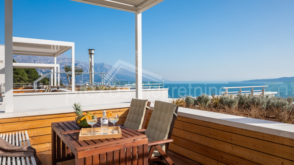 Villa with pool - new construction