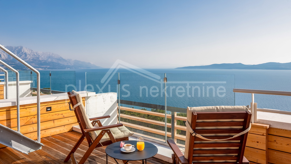 Villa with pool - new construction