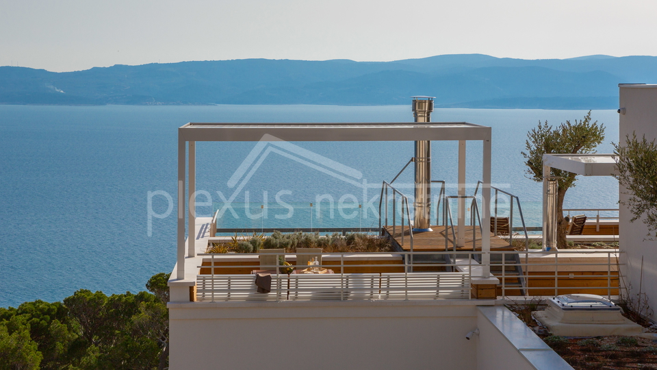 Villa with pool - new construction