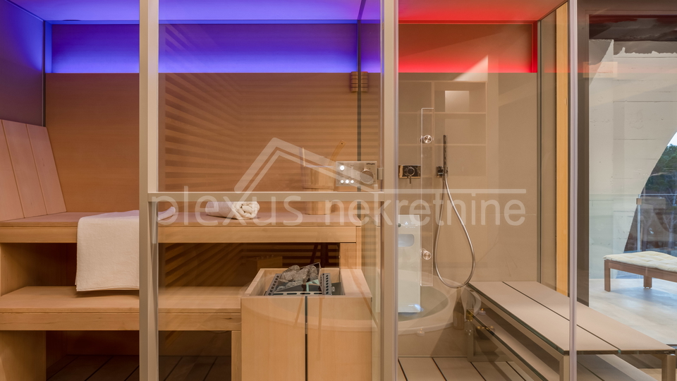 Villa with pool - new construction