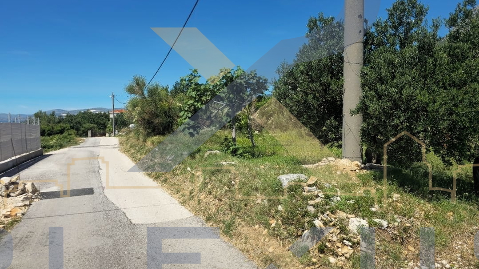 Poljoprivredno zemlji&scaron;te u blizini gra&dstrok;evne zone Ka&scaron;tel Su&cacute;urac