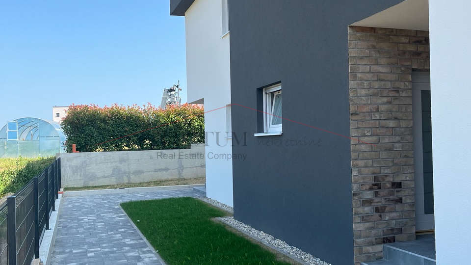 STUPNIK, KUĆA U NIZU, 118M2, PRODAJA, 2450,00 EUR/M2, USELJIVO!!!
