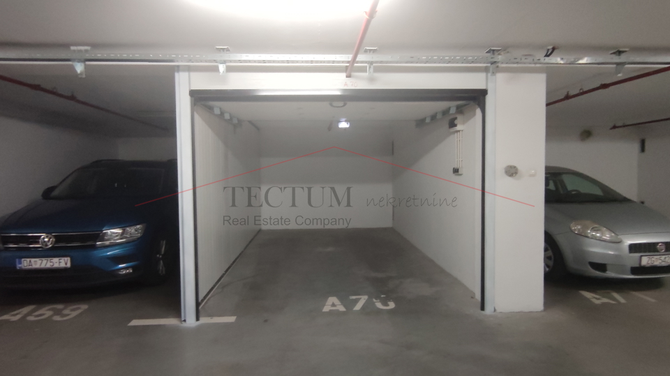 Garage, 15 m2, For Rent, Zagreb - Trnje