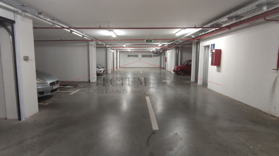 Garage, 15 m2, For Rent, Zagreb - Trnje