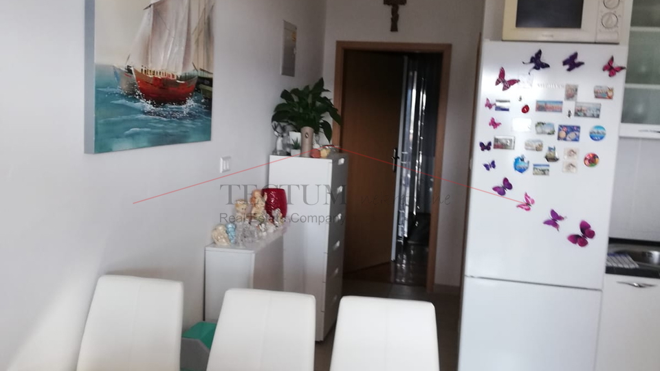 POSEDARJE, APARTMAN 42M2, NOVIJA GRADNJA, NAMJEŠTEN!