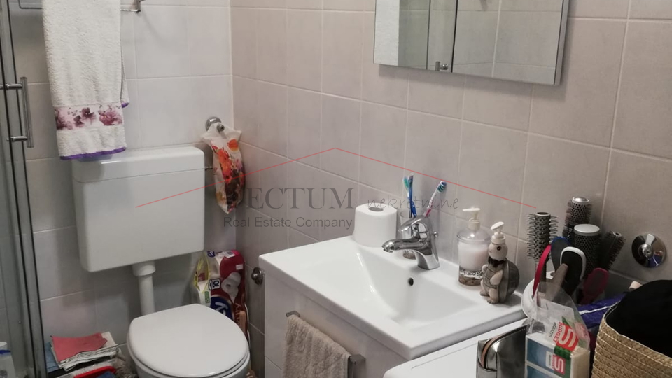 POSEDARJE, APARTMAN 42M2, NOVIJA GRADNJA, NAMJEŠTEN!