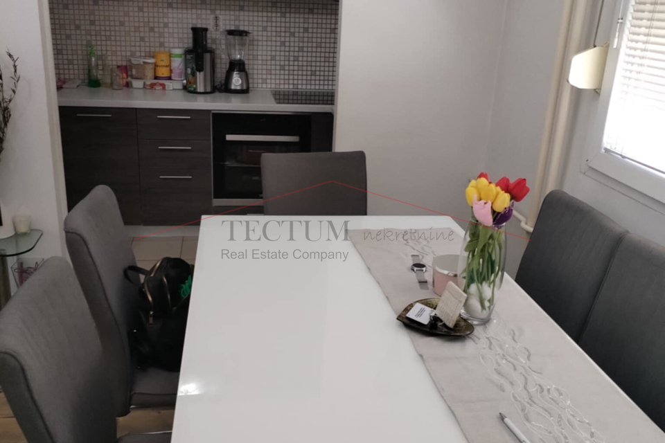 SAMOBOR, JUŽNO NASELJE, PREDIVAN TROSOBNI STAN 44M2