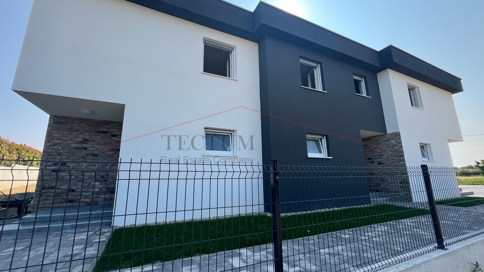 STUPNIK, ČETVEROSOBAN STAN, 118m2, PRODAJA, 2450,00 EUR/M2, USELJIVO!!!