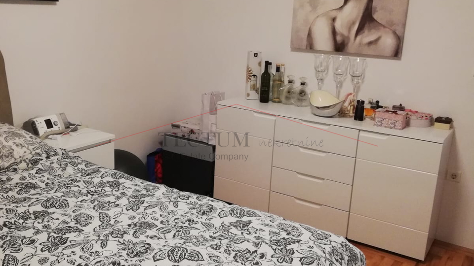 POSEDARJE, APARTMAN 42M2, NOVIJA GRADNJA, NAMJEŠTEN!