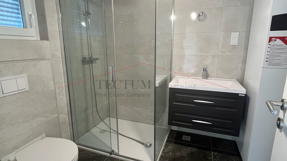 STUPNIK, ČETVEROSOBAN STAN, 118m2, PRODAJA, 2500,00 EUR/M2, USELJIVO!!!