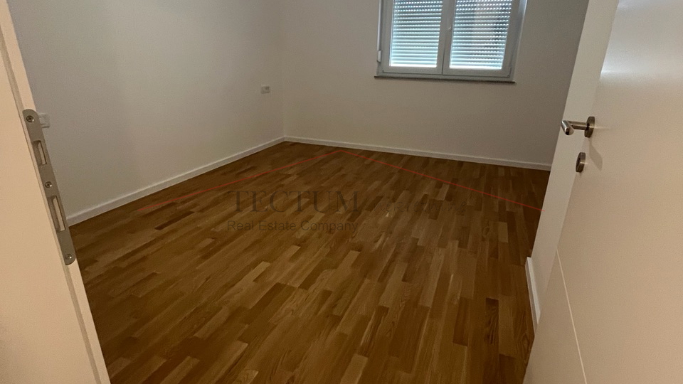 STUPNIK, ČETVEROSOBAN STAN, 118m2, PRODAJA, 2500,00 EUR/M2, USELJIVO!!!