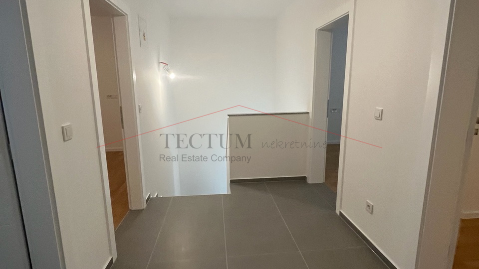 STUPNIK, ČETVEROSOBAN STAN, 118m2, PRODAJA, 2500,00 EUR/M2, USELJIVO!!!
