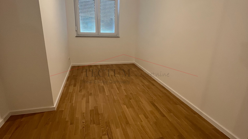 STUPNIK, ČETVEROSOBAN STAN, 118m2, PRODAJA, 2500,00 EUR/M2, USELJIVO!!!