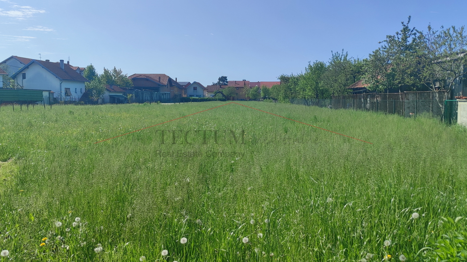 PRILIKA, GRAĐEVINSKO ZEMLJIŠTE 4384m2, 100Eur/m2 !!!