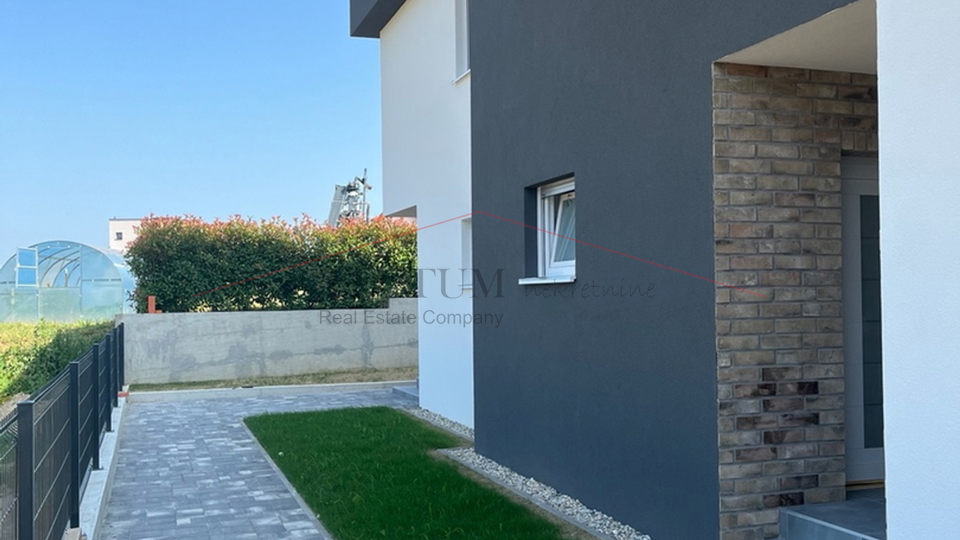 STUPNIK, ČETVEROSOBAN STAN, PRODAJA, 2521,00 EUR/M2