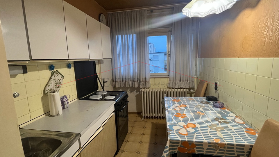 SIGET&comma; STAN POVR&Scaron;INE 50M2-ZA NAJAM&excl;&excl;