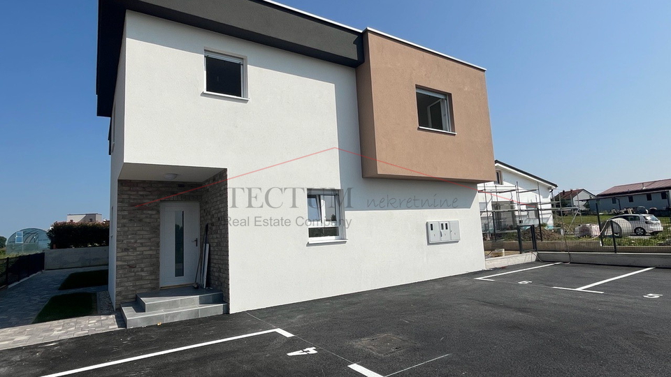 STUPNIK, ČETVEROSOBAN STAN, 118m2, PRODAJA, 2450,00 EUR/M2, USELJIVO!!!