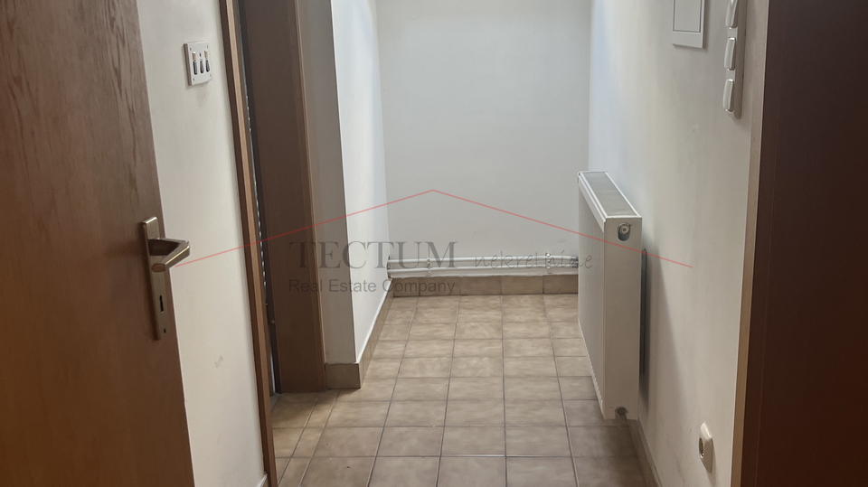 Two apartments for rent in a house for 8 workers!