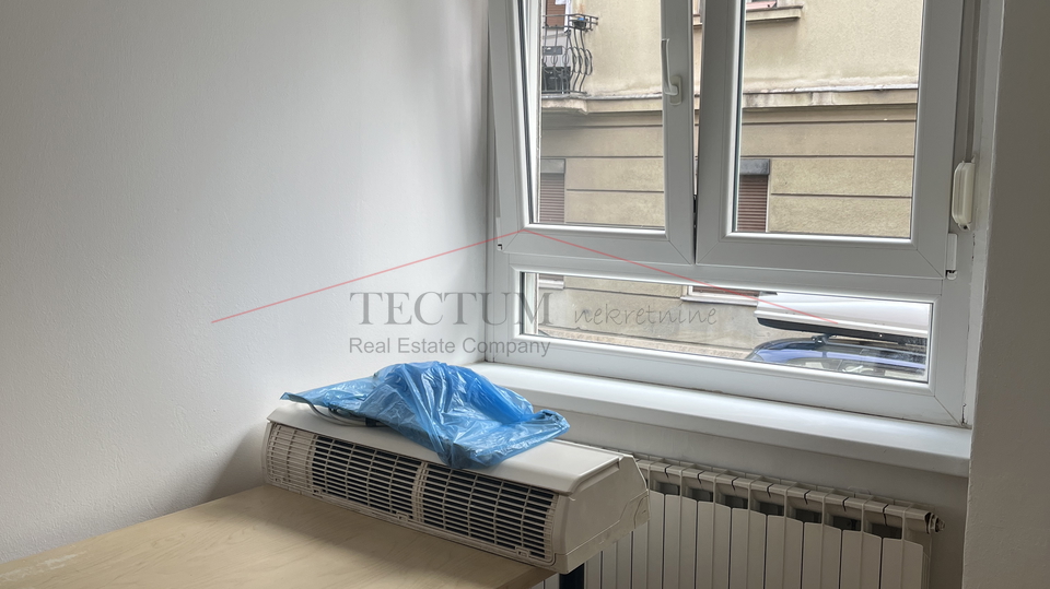 Zagreb, Petrova, 3-bedroom apartment, high ground floor!