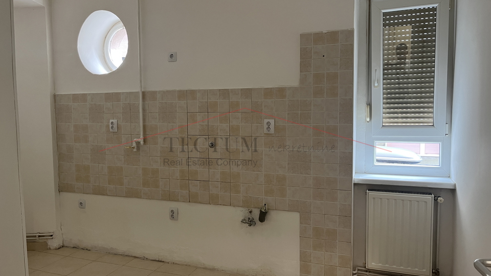 Zagreb, Petrova, 3-bedroom apartment, high ground floor!