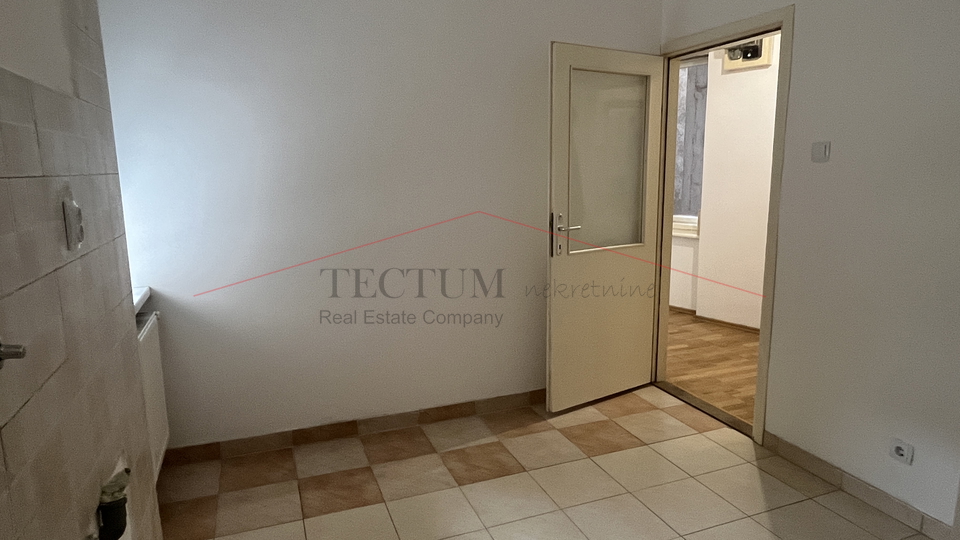 Zagreb, Petrova, 3-bedroom apartment, high ground floor!