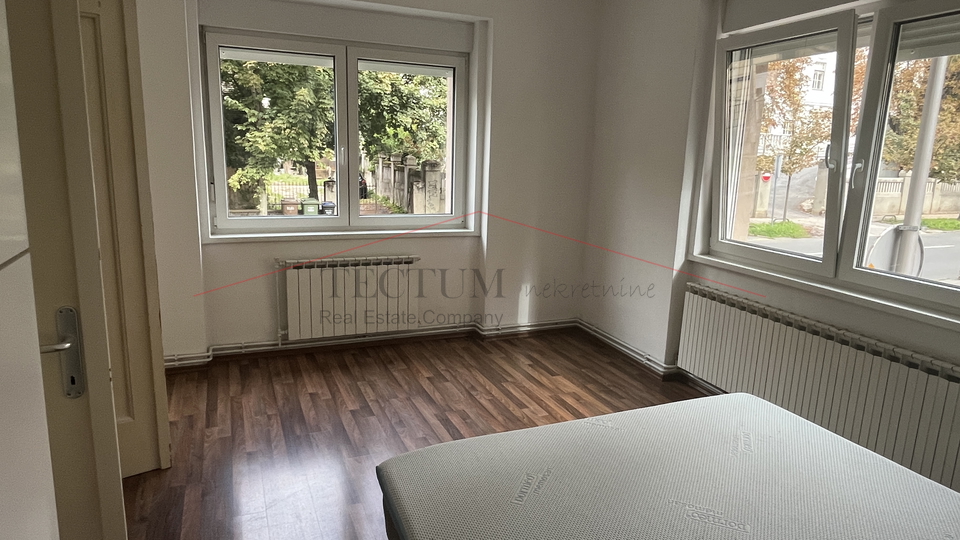 Zagreb, Petrova, 3-bedroom apartment, high ground floor!