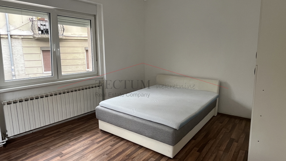 Zagreb, Petrova, 3-bedroom apartment, high ground floor!