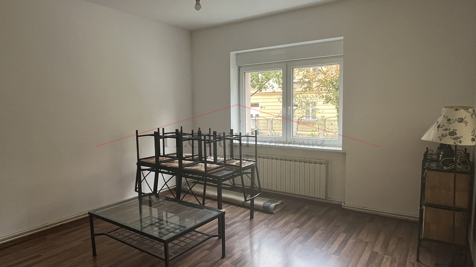 Zagreb, Petrova, 3-bedroom apartment, high ground floor!