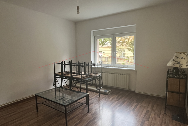 Zagreb, Petrova, 3-bedroom apartment, high ground floor!