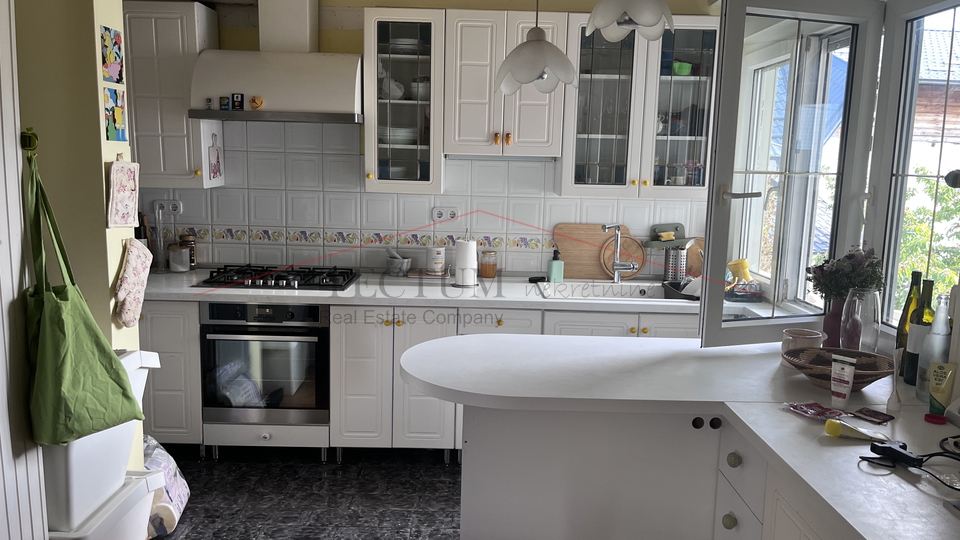 GAJNICE &ndash; KU&Cacute;A 400 m&sup2; S 4 ZASEBNA STANA&comma; 2 GARA&Zcaron;E I 3 PARKIRNA MJESTA&excl;