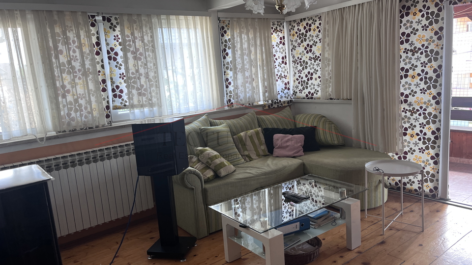 GAJNICE &ndash; KU&Cacute;A 400 m&sup2; S 4 ZASEBNA STANA&comma; 2 GARA&Zcaron;E I 3 PARKIRNA MJESTA&excl;