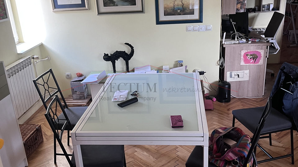 GAJNICE &ndash; KU&Cacute;A 400 m&sup2; S 4 ZASEBNA STANA&comma; 2 GARA&Zcaron;E I 3 PARKIRNA MJESTA&excl;