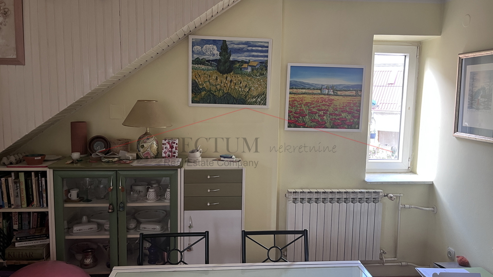 GAJNICE &ndash; KU&Cacute;A 400 m&sup2; S 4 ZASEBNA STANA&comma; 2 GARA&Zcaron;E I 3 PARKIRNA MJESTA&excl;