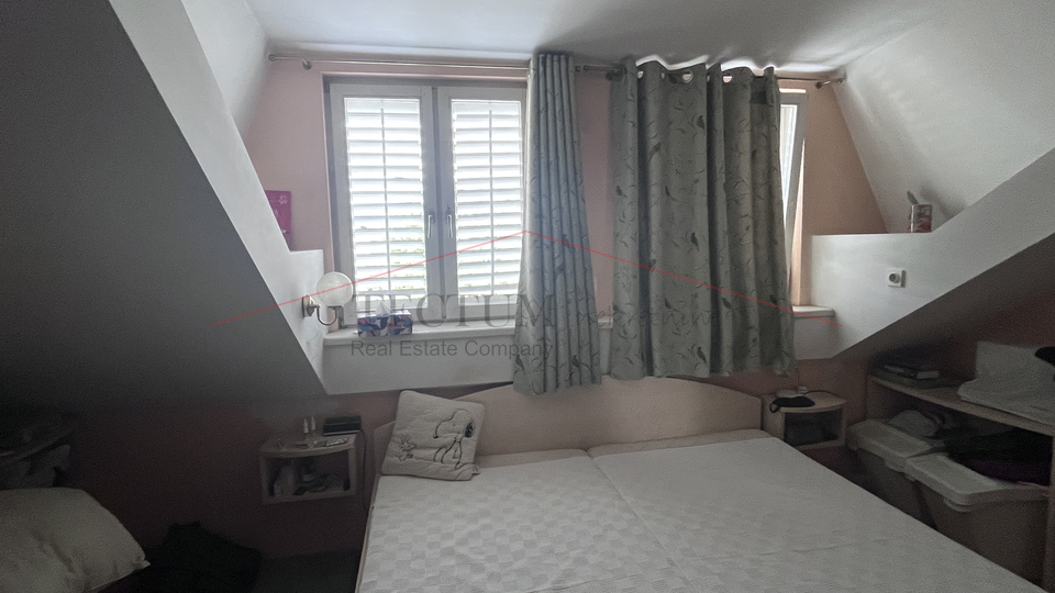 GAJNICE &ndash; KU&Cacute;A 400 m&sup2; S 4 ZASEBNA STANA&comma; 2 GARA&Zcaron;E I 3 PARKIRNA MJESTA&excl;