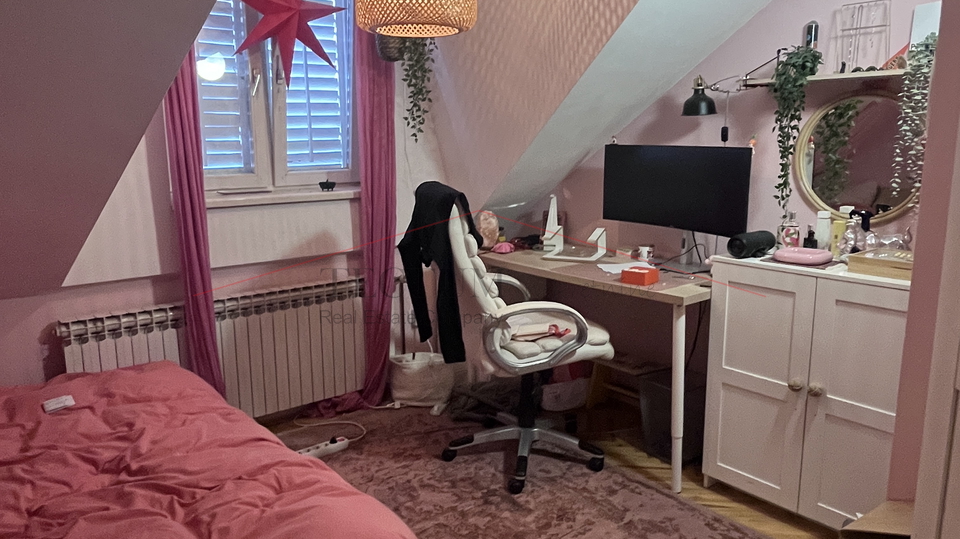 GAJNICE &ndash; KU&Cacute;A 400 m&sup2; S 4 ZASEBNA STANA&comma; 2 GARA&Zcaron;E I 3 PARKIRNA MJESTA&excl;