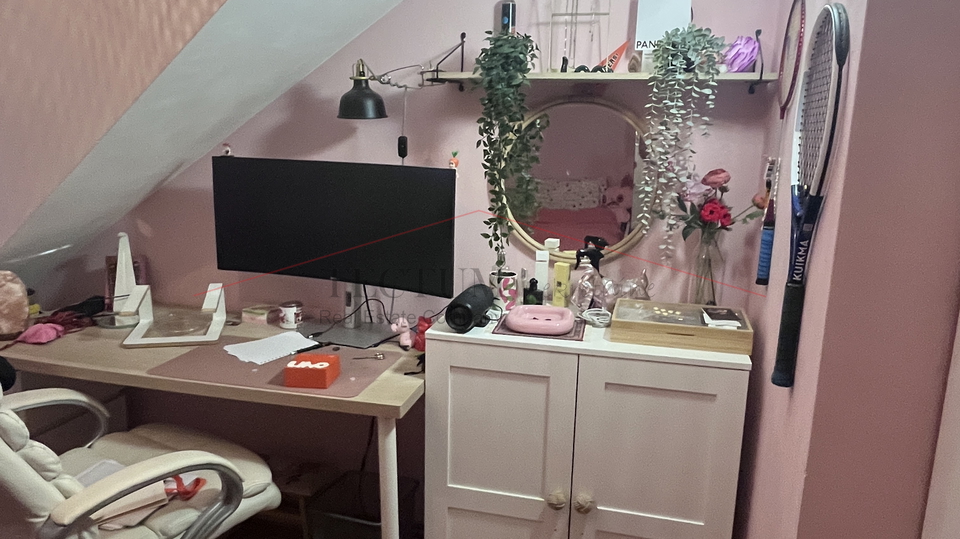 GAJNICE &ndash; KU&Cacute;A 400 m&sup2; S 4 ZASEBNA STANA&comma; 2 GARA&Zcaron;E I 3 PARKIRNA MJESTA&excl;