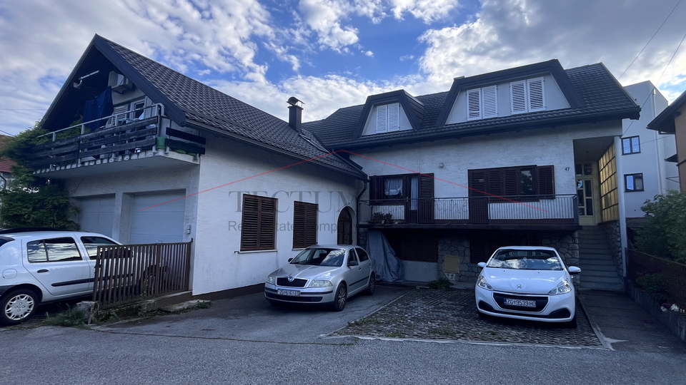 GAJNICE &ndash; KU&Cacute;A 400 m&sup2; S 4 ZASEBNA STANA&comma; 2 GARA&Zcaron;E I 3 PARKIRNA MJESTA&excl;